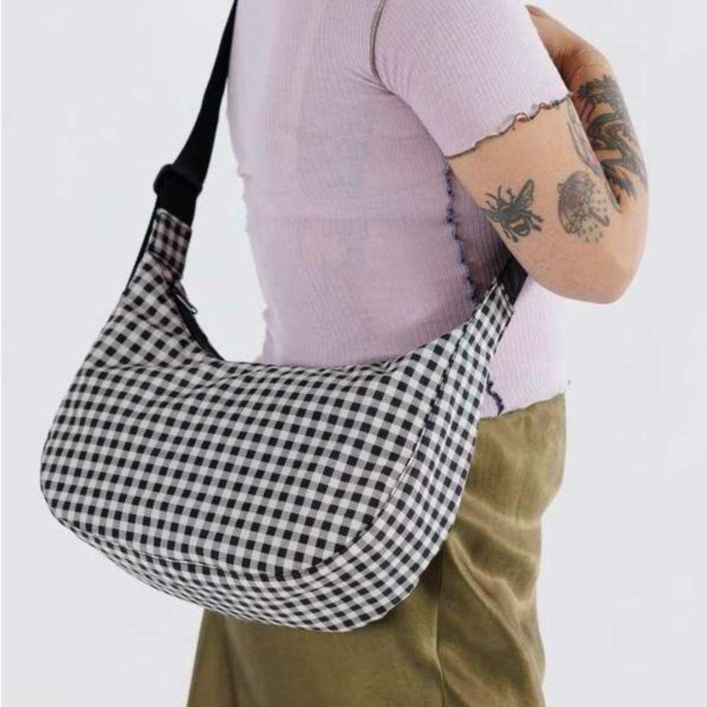 baggu large crescent bag in black and white gingham